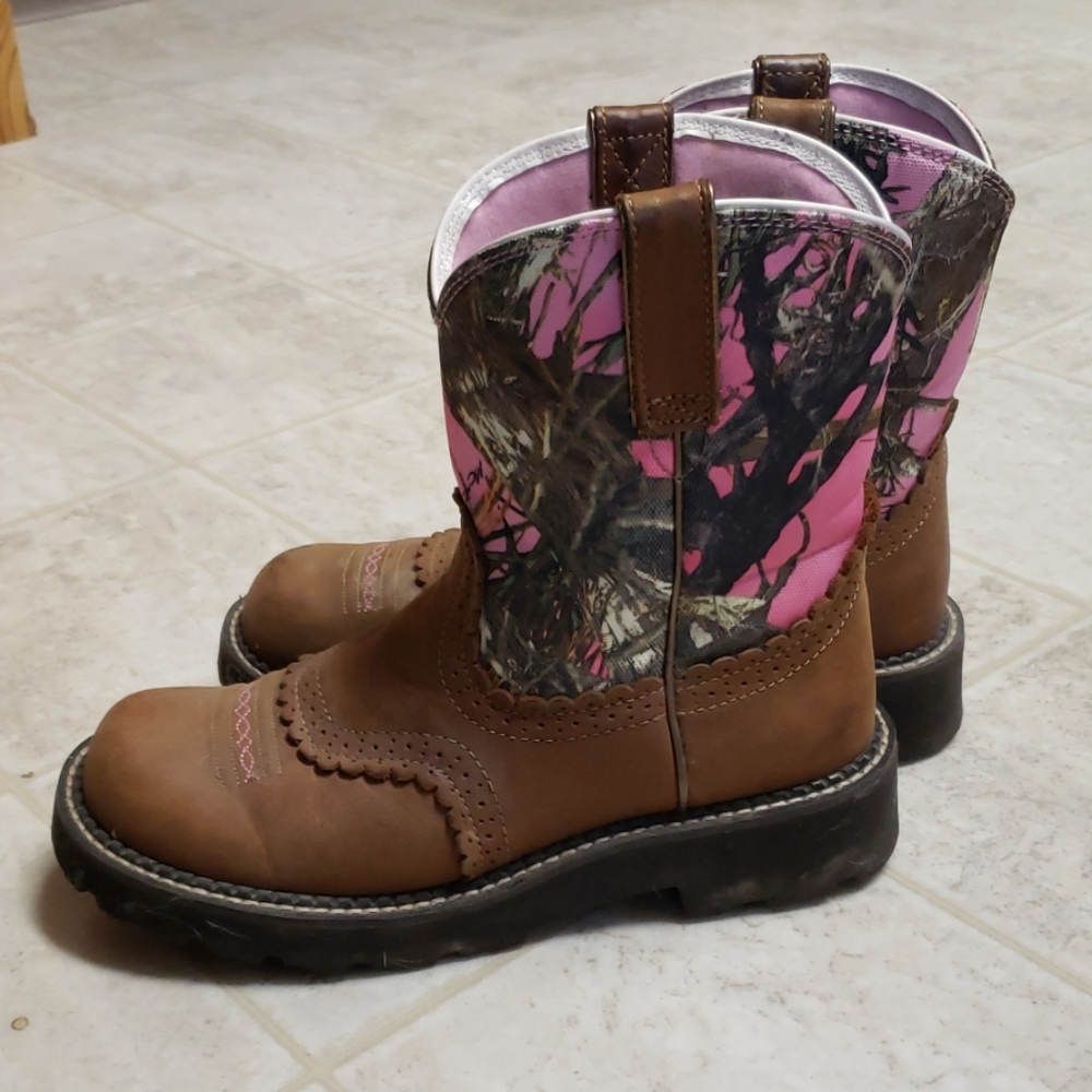 Womens ariat boots 9B